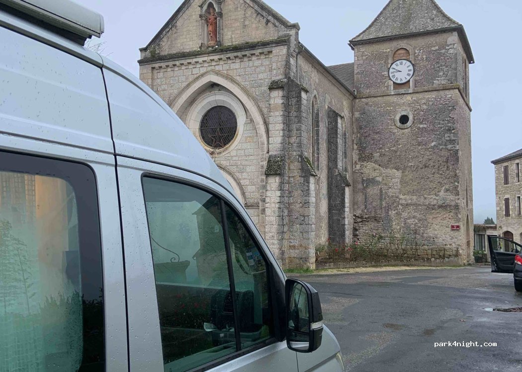 (46200) Meyronne - 4 Place de L’Église — foto