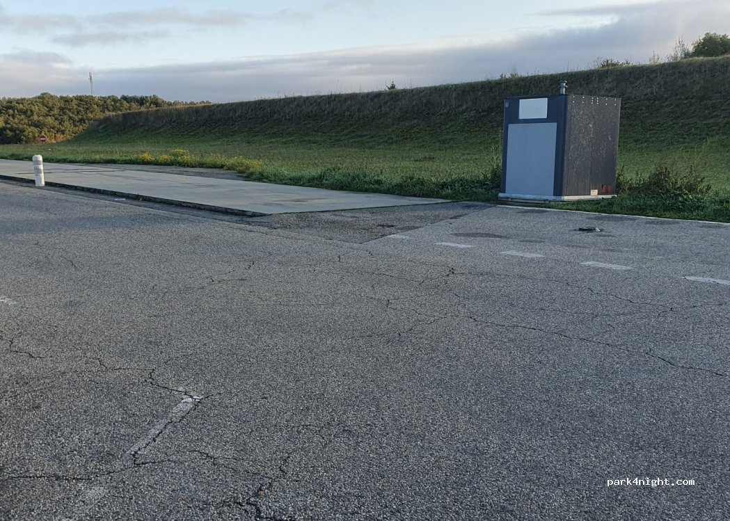 (32600) L'Isle-Jourdain - N124 — foto