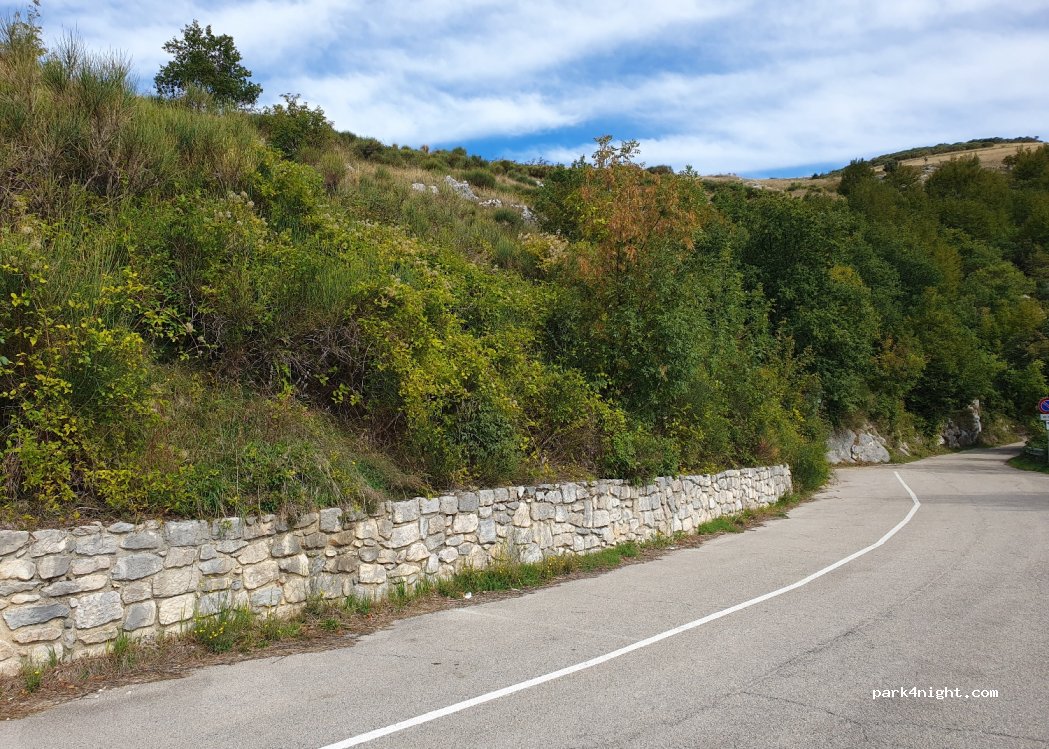 (65020) Roccamorice - Strada Provinciale 22 — foto