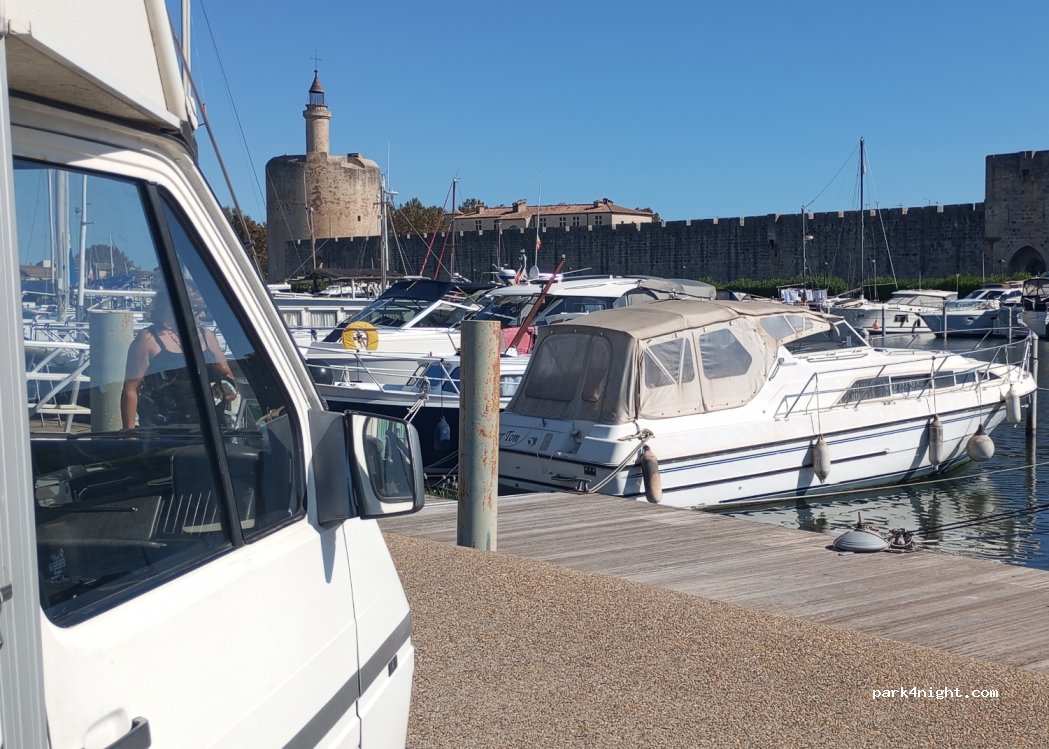 (30220) Aigues-Mortes - 15 Rue du Port — foto