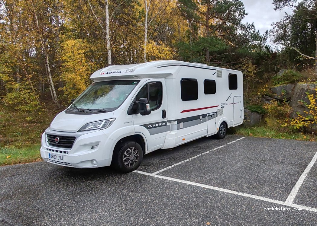 (457 45) Hamburgsund - 2 Kaprifolvägen — foto