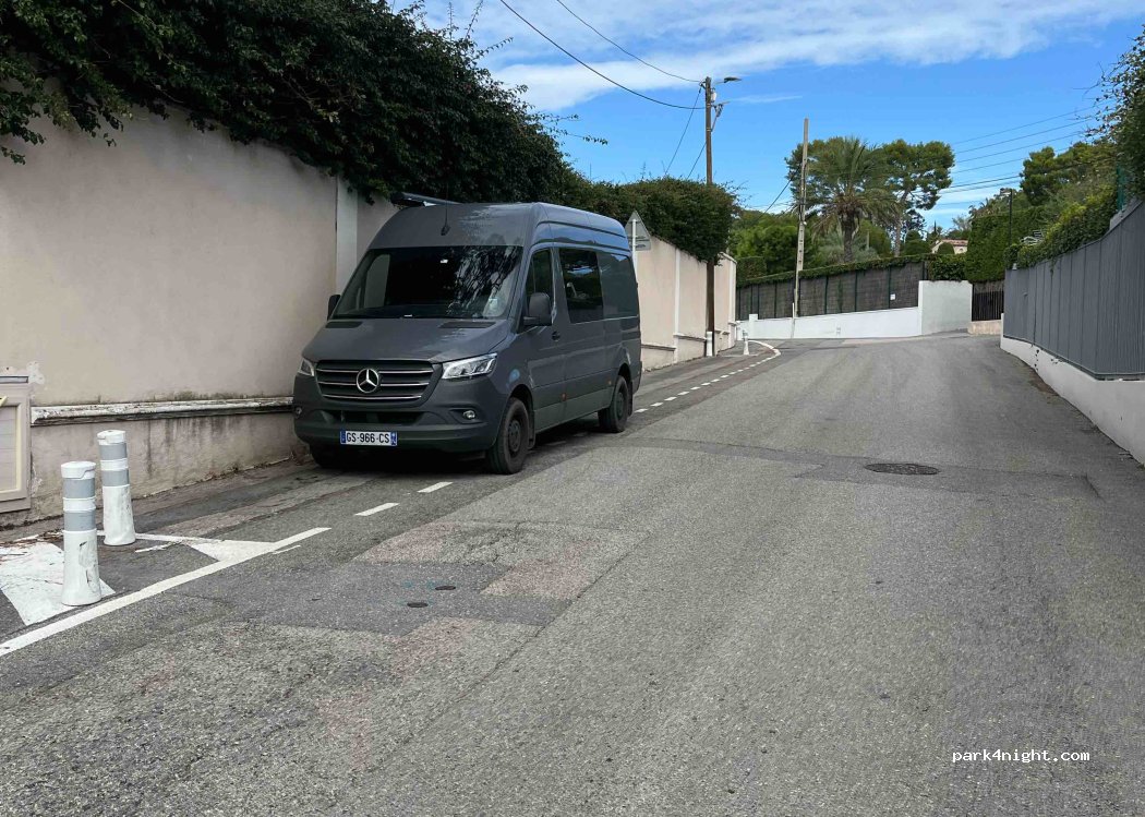 (06160) Antibes - 51 Chemin du Tamisier — foto