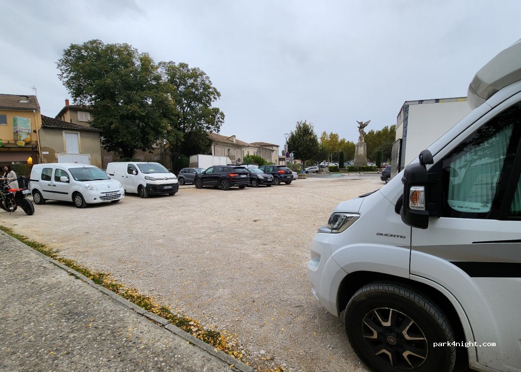 (84200) Carpentras - D942 — foto 2