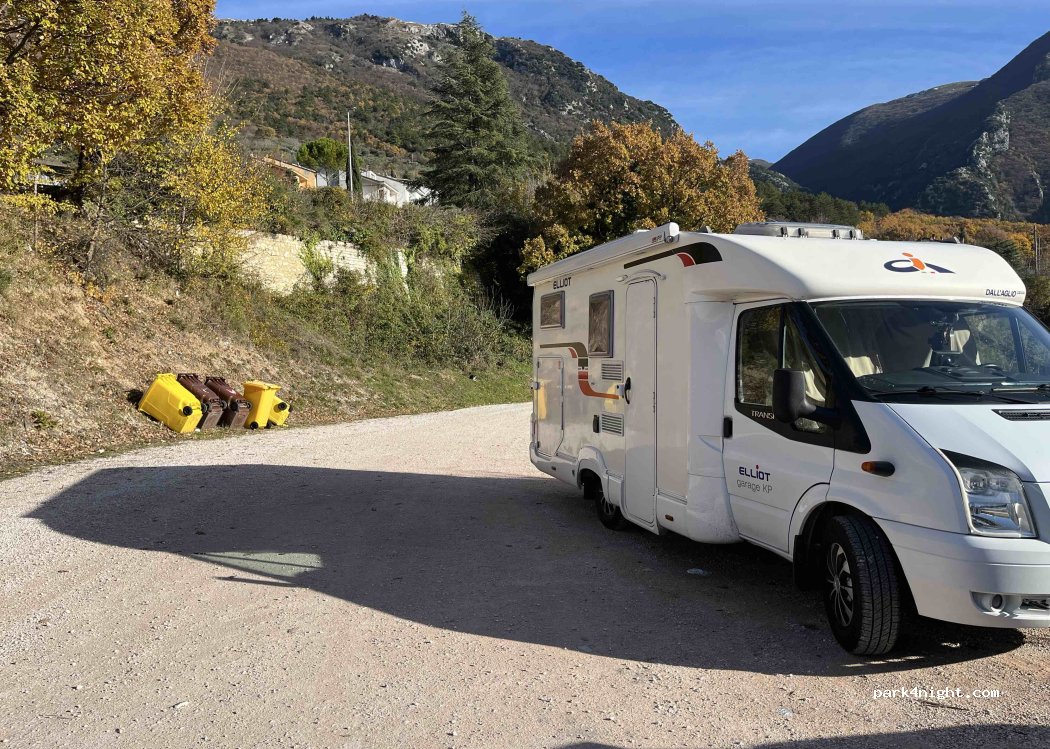 (06023) Gualdo Tadino - Via Zoccolanti — foto 4