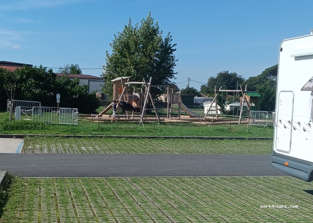 (33410) Rions - 6 Chemin de Versaille — foto