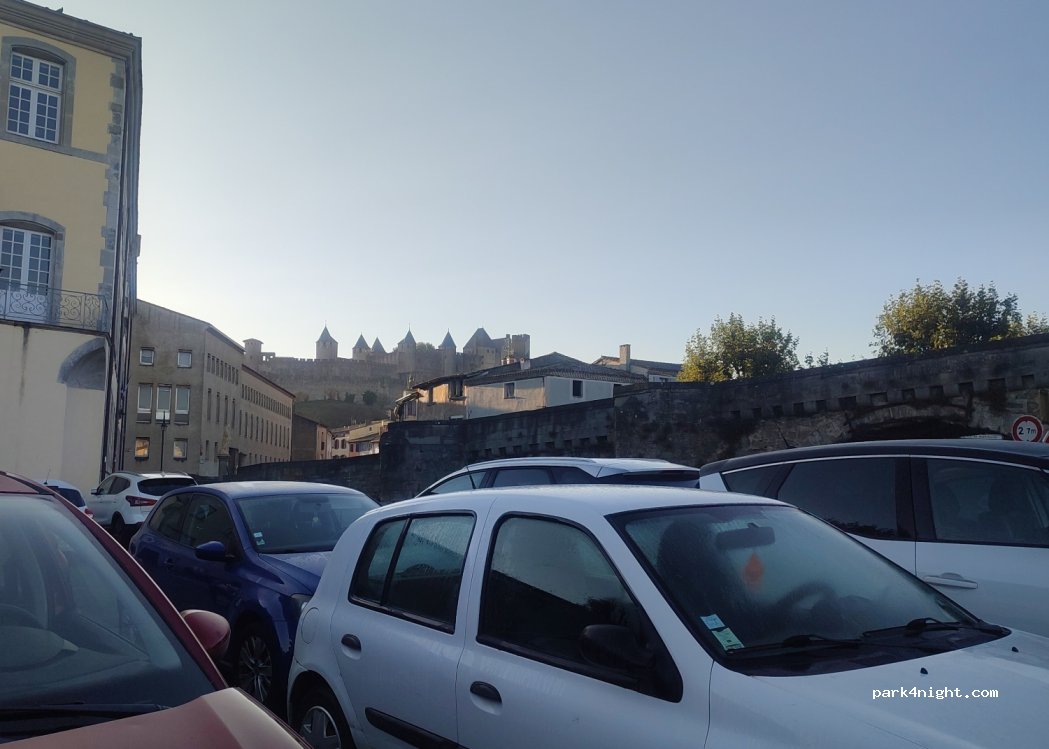 (11000) Carcassonne - 1 Rue des 3 Couronnes — foto
