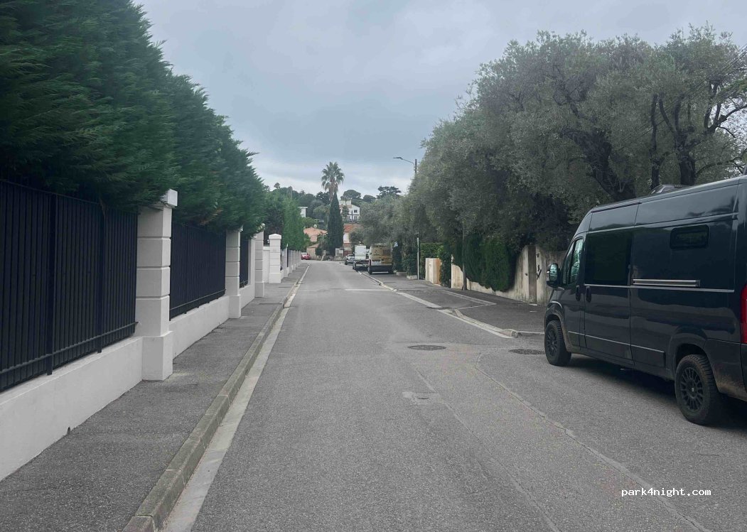 (06160) Antibes - 88 Chemin des Nielles — foto