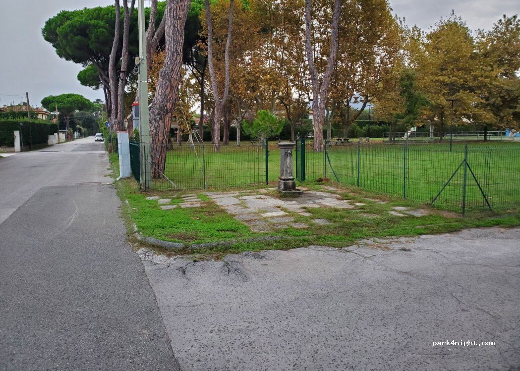 (55045) Marina di Pietrasanta - 26 Via Enrico Toti — foto