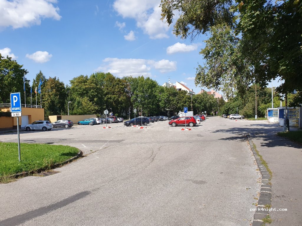 (921 01) Piešťany - 2-4 Stromová — foto