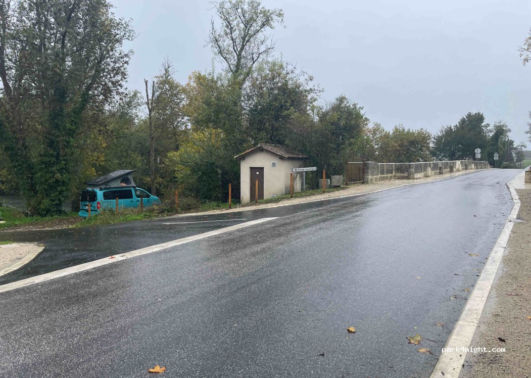 (16330) Montignac-Charente - 13 Rue du Docteur Vivier — foto