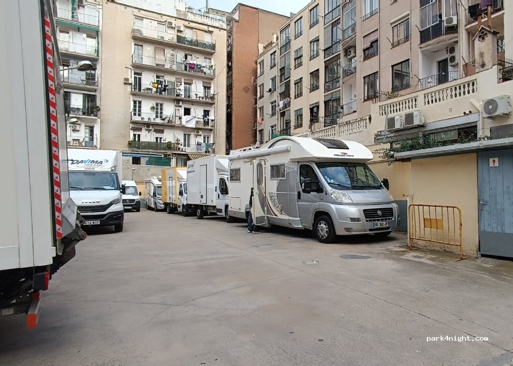 (08013) Barcelona - 425 Carrer d'Aragó — foto