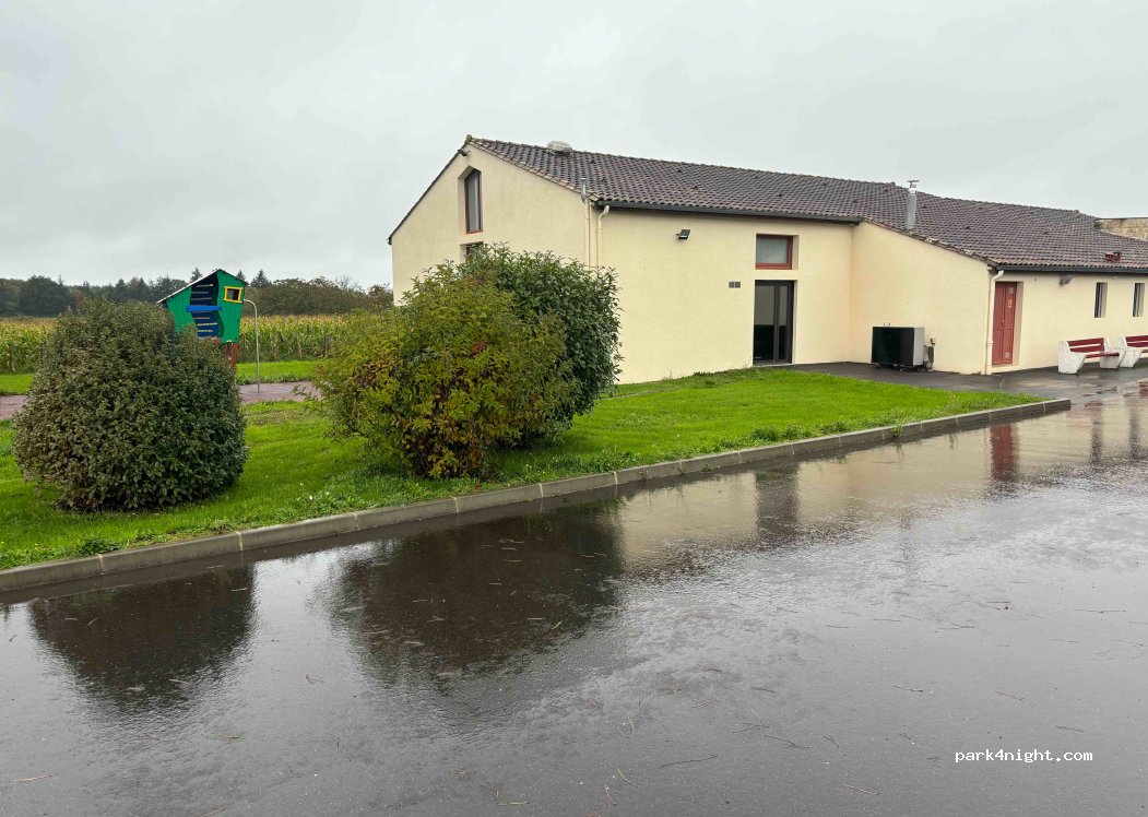 (16260) Suaux - 2 Residence des Platanes — foto