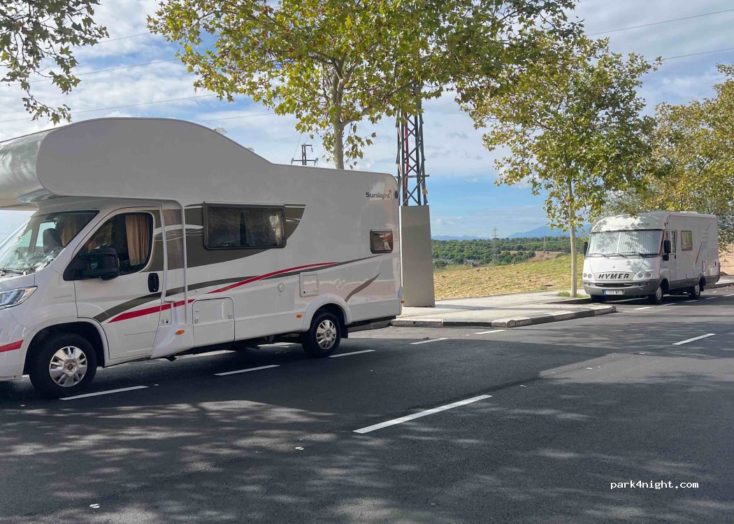 (28220) Majadahonda - 18 Calle Antonio Machado — foto