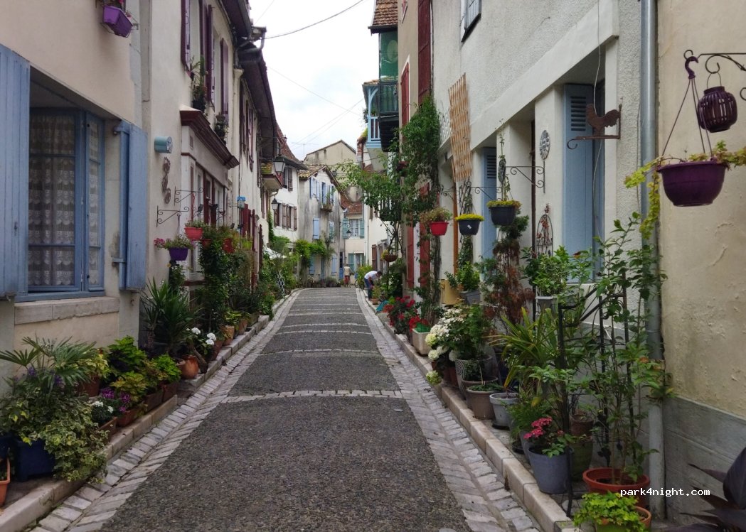 (64270) Salies-de-Béarn - Rue de la Tannerie — foto 2