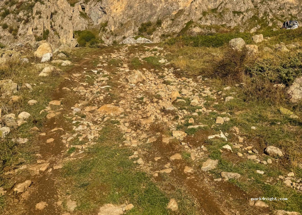 (1023) Radomirë - Unnamed Road — foto