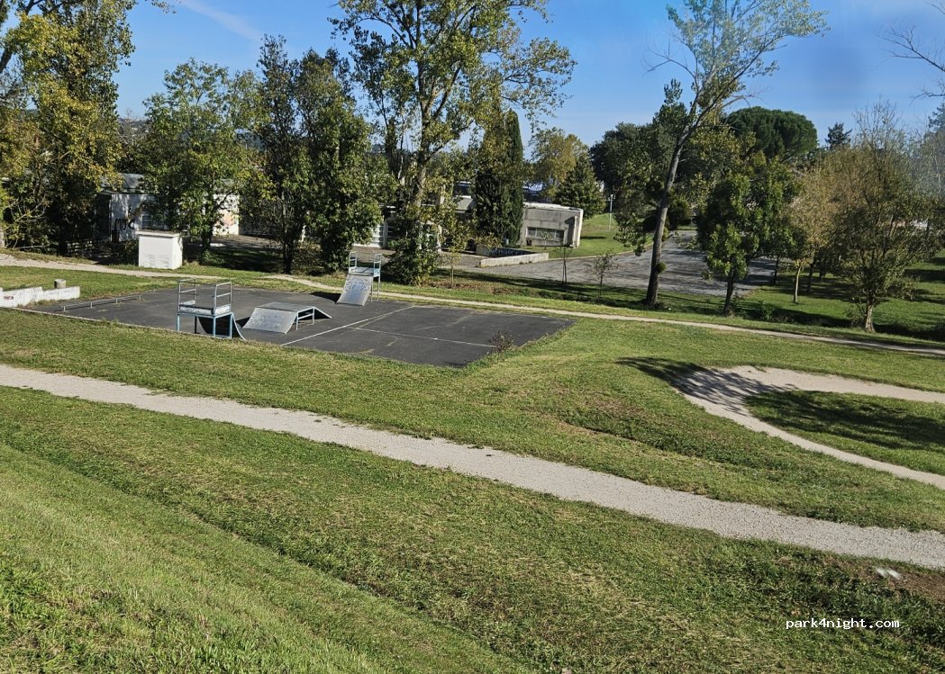 (81300) Graulhet - 1 Avenue Maréchal Juin — foto 2