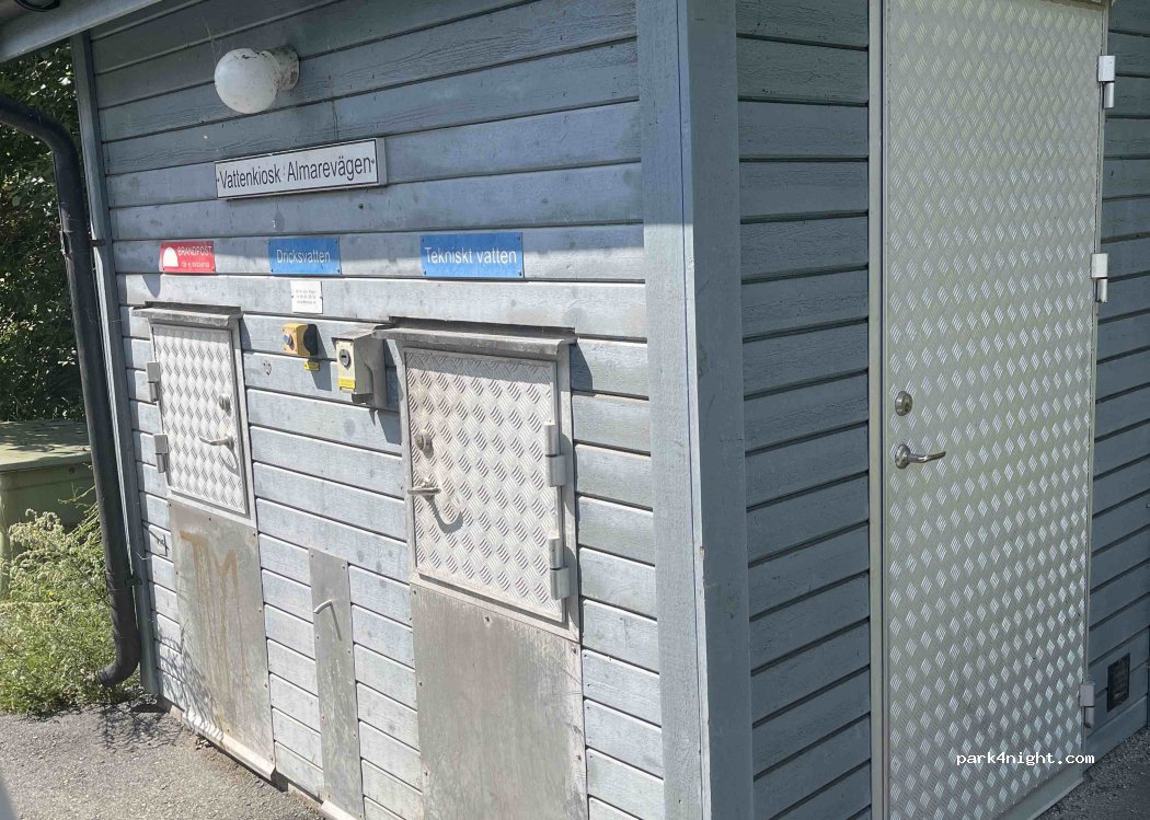 (176 76) Järfälla - 2 Almarevägen — foto