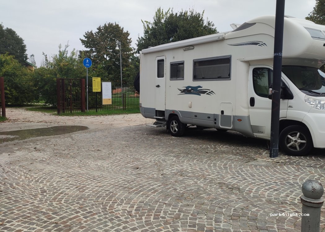(43121) Parma - 1 Largo Monsignor Luigi Calza — foto