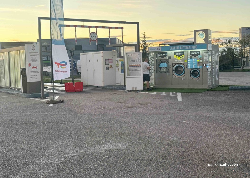 (01150) Saint-Vulbas - 140 Avenue Charles de Gaulle — foto 2