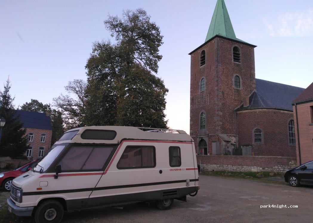 (1457) Walhain - 1 - 5 Place de l' Eglise — foto