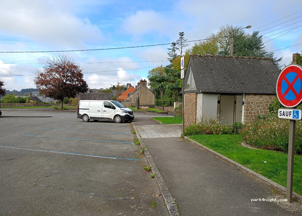 (35420) Louvigné-du-Désert - 1 Place de Bretagne — foto