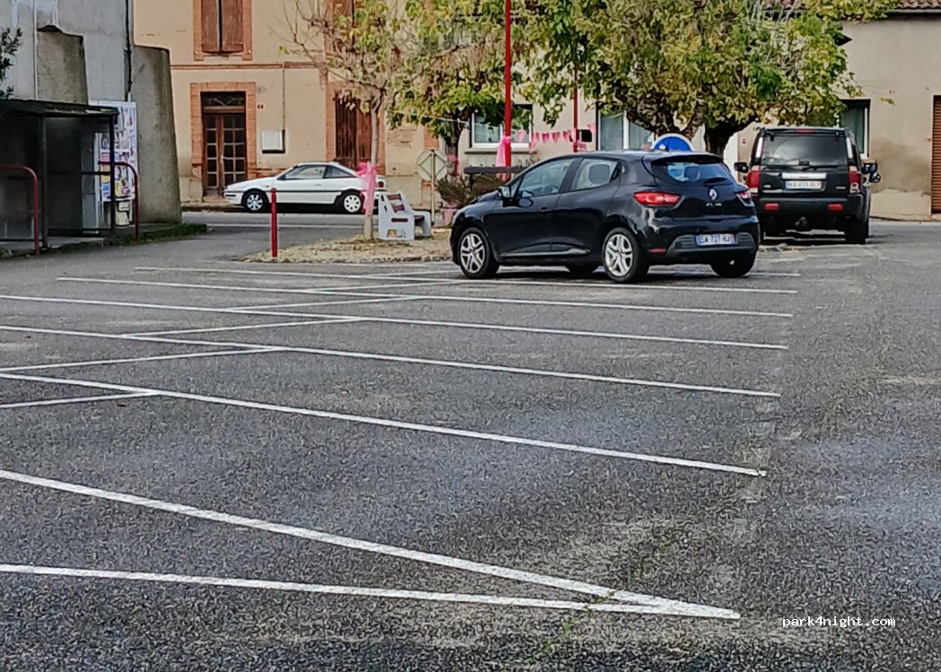 (82100) Castelferrus - 2 Place de la Mairie — foto 2