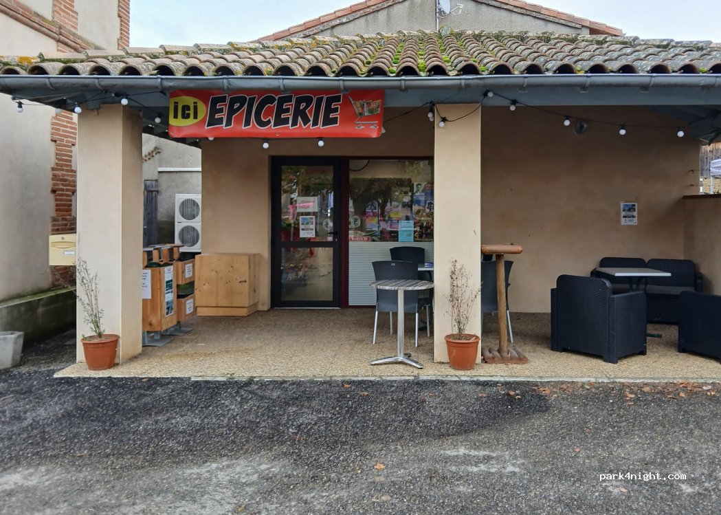 (82100) Castelferrus - 2 Place de la Mairie — foto 5