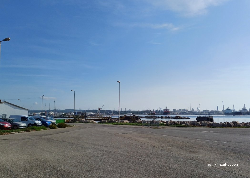 (13110) Port-de-Bouc - 1 Avenue Gérard Baudet — foto