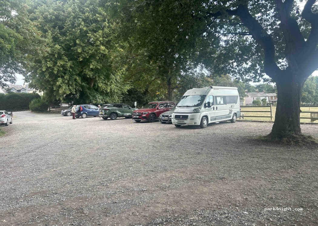 (GU9 0HN) Farnham - 1 Wings Road — foto 2
