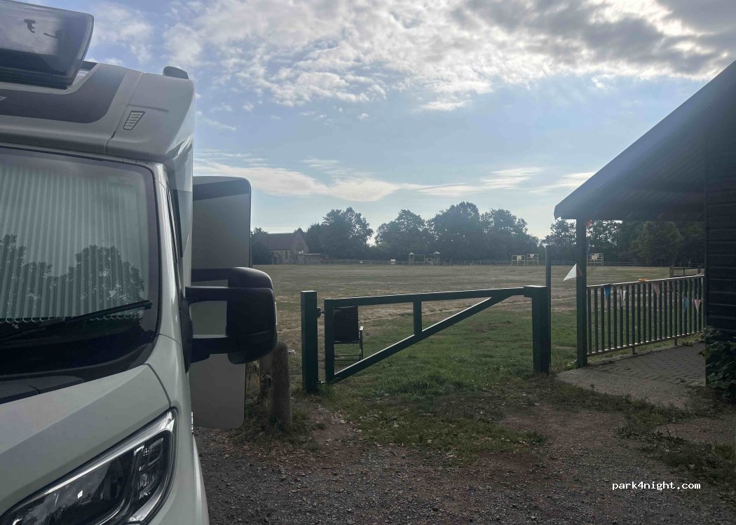 (GU9 0HN) Farnham - 1 Wings Road — foto 3