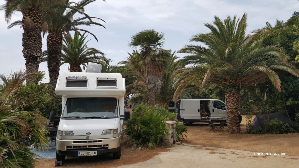 Kamp Glavna plaža — foto