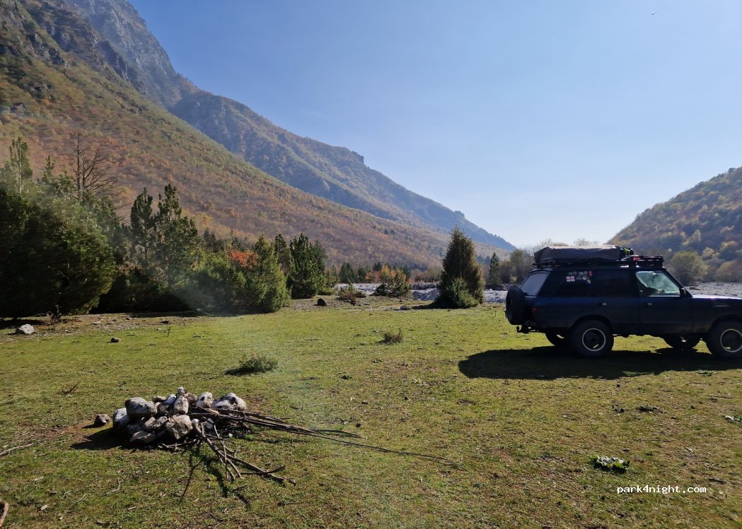 (4009) Nderlysaj - Unnamed Road — foto