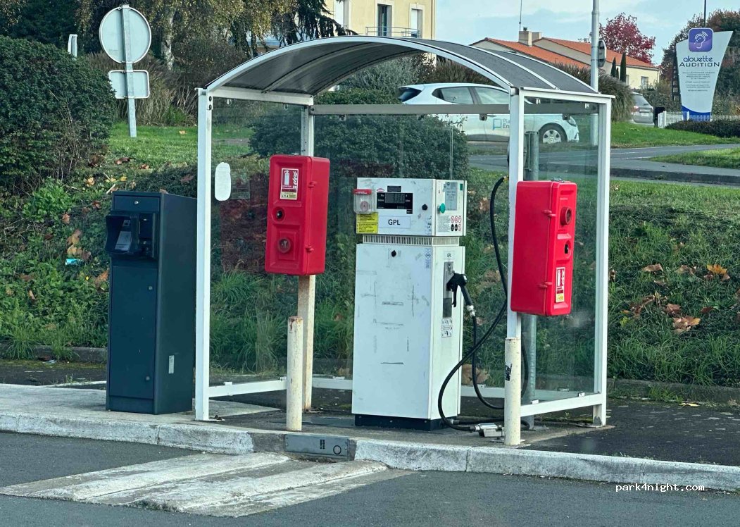 (85500) Les Herbiers - 4 Avenue de la Maine — foto 2