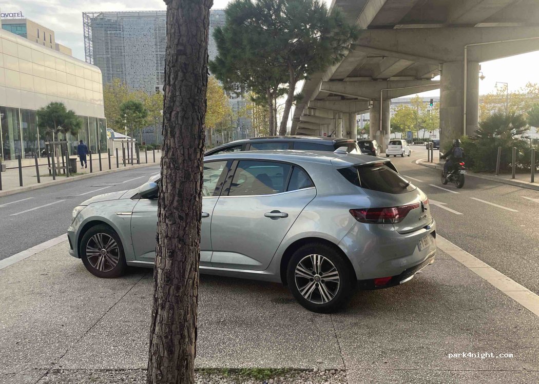 (13002) Marseille - 30 Quai du Lazaret — foto