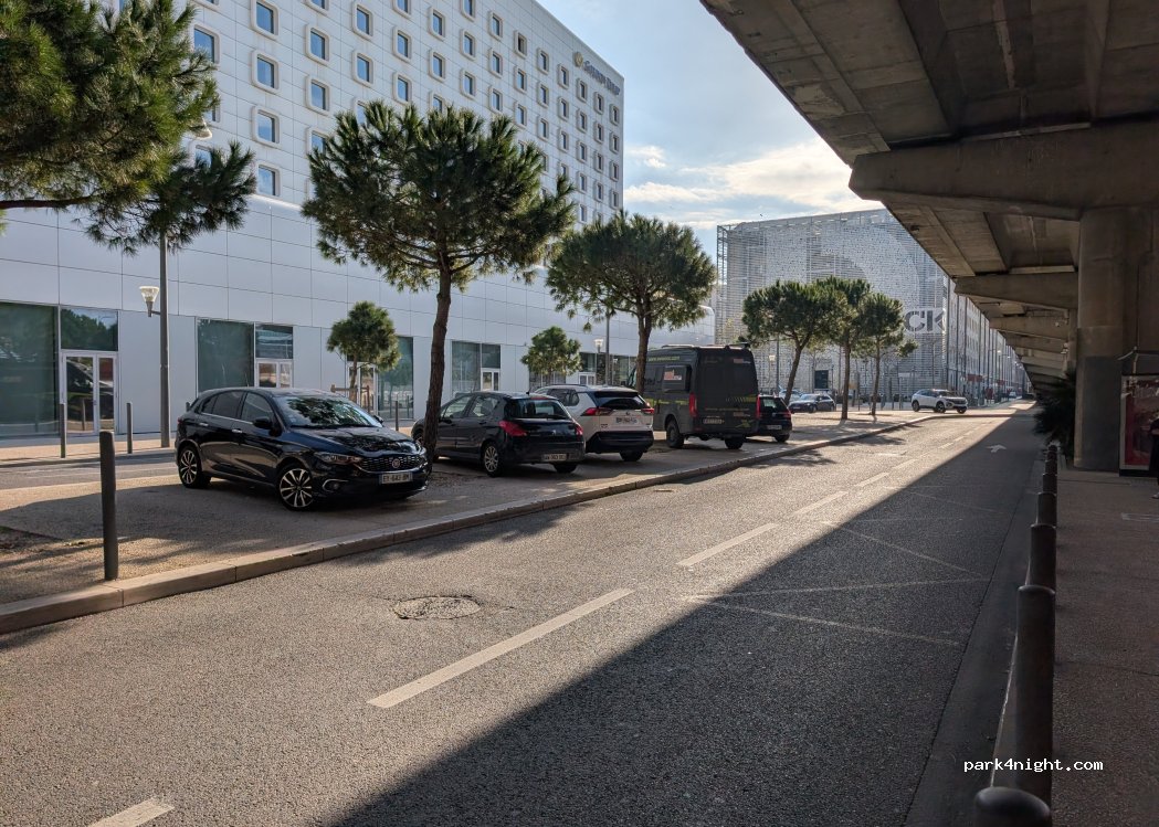 (13002) Marseille - 30 Quai du Lazaret — foto 3