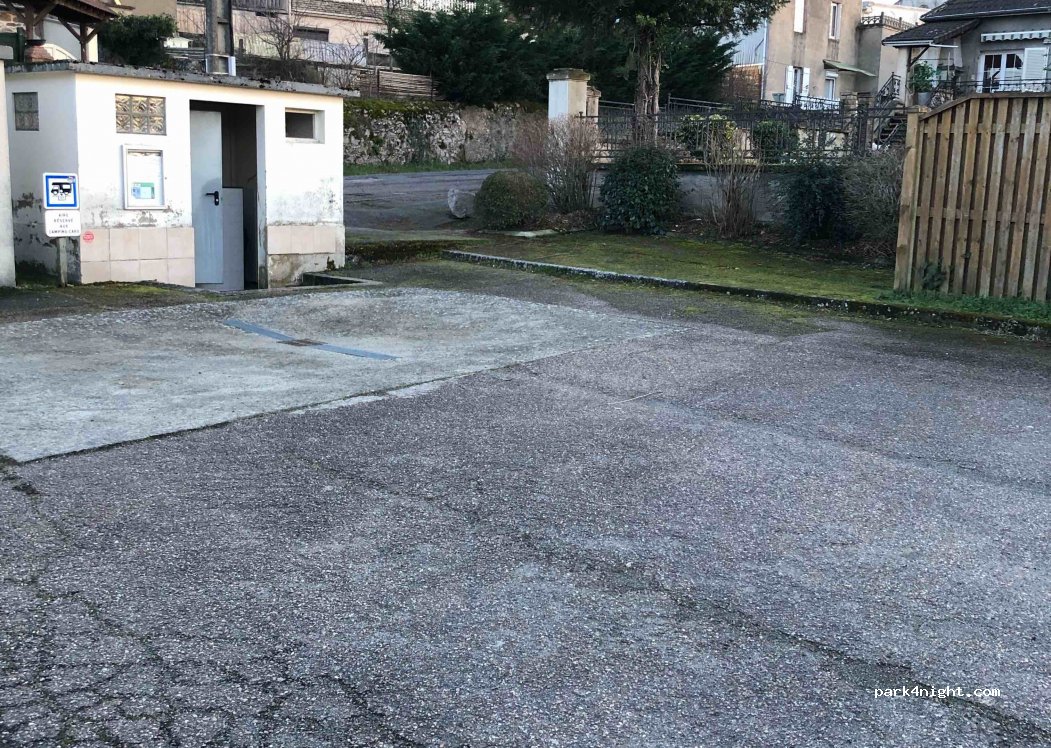(42620) Saint-Martin-d'Estréaux - Place des Gouttes — foto