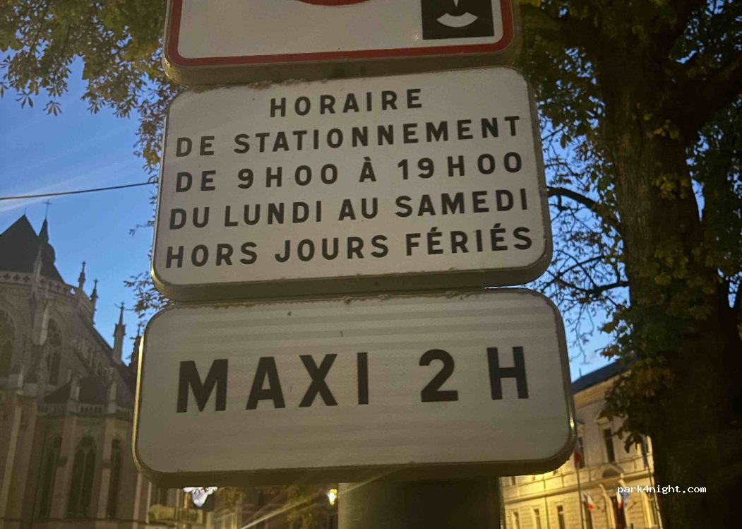 (58000) Nevers - 2 Rue des 4 Fils Aymond — foto