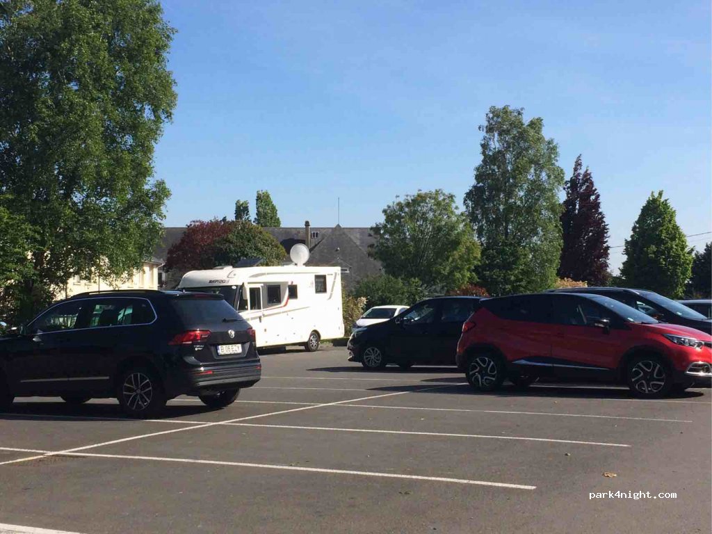 (50200) Coutances - Place Duhamel — foto 2