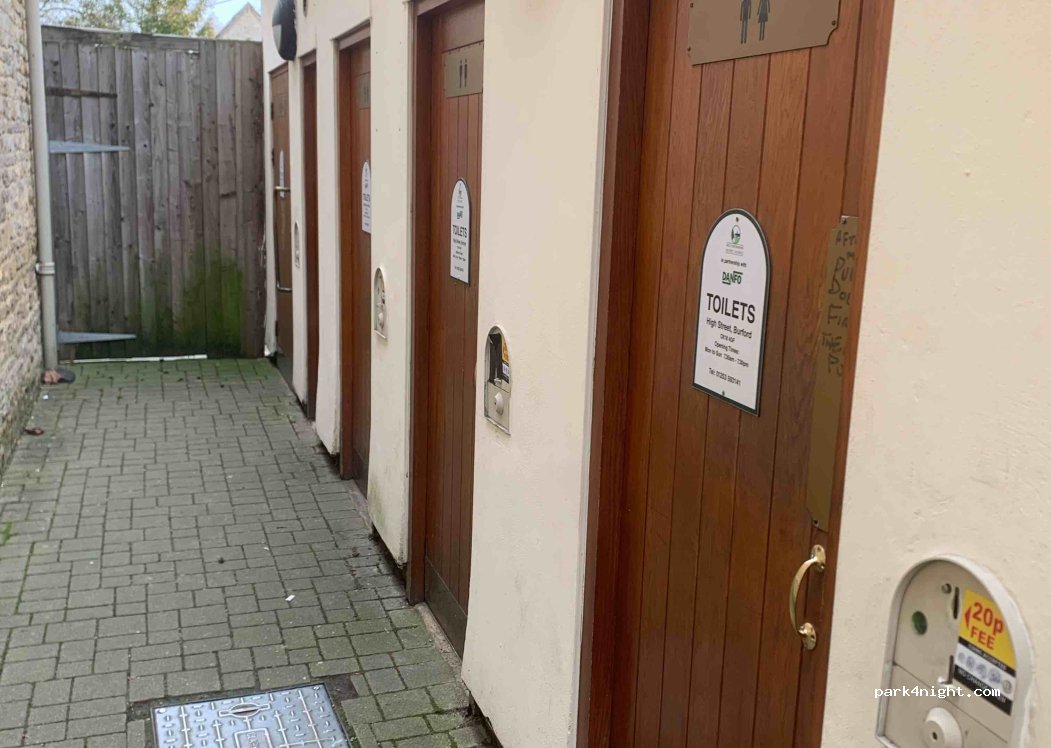 (OX18 4QA) Burford - 35 High Street — foto