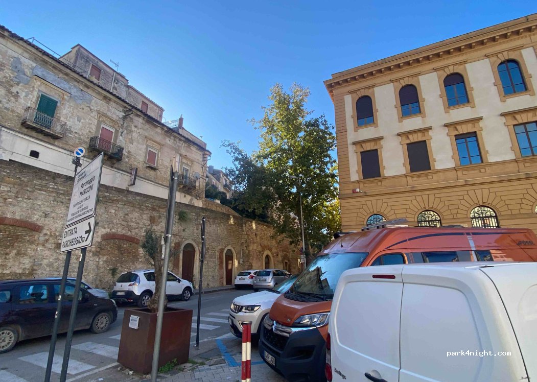 (93100) Caltanissetta - 27 Piazza Guglielmo Marconi — foto