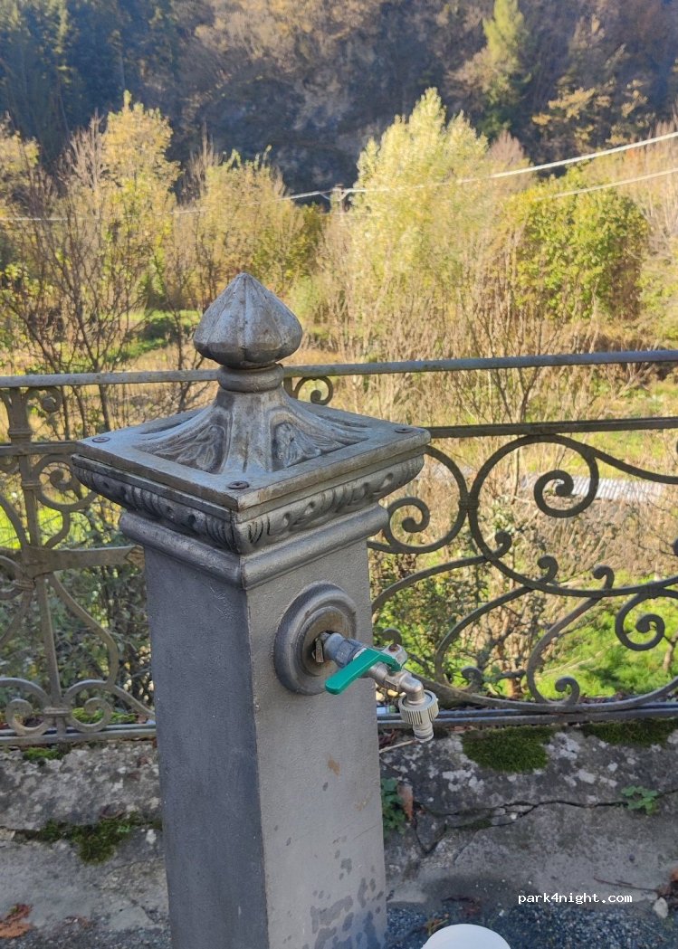 (16048) Rezzoaglio - 52 Via Roma — foto