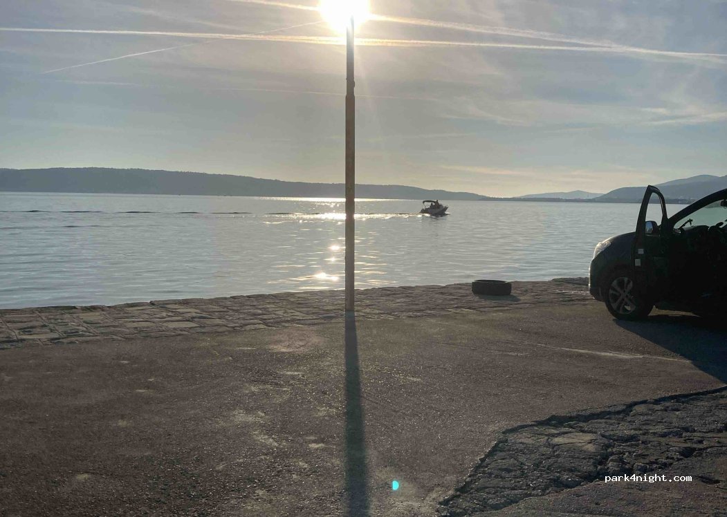 (21214) Kaštel Lukšić - 9 Šetalište Miljenka i Dobrile — foto 2