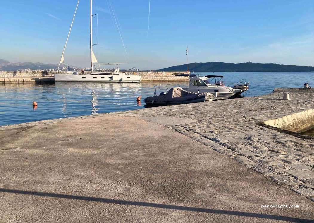 (21214) Kaštel Lukšić - 9 Šetalište Miljenka i Dobrile — foto 3