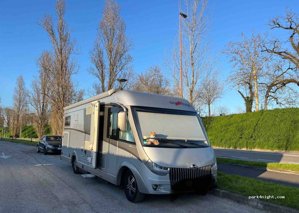 (44121) Ferrara - 19-25 Rampari San Rocco — foto