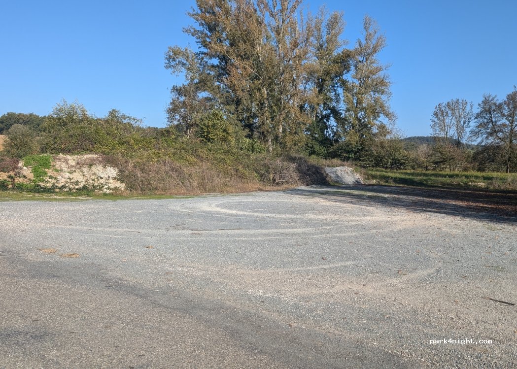 (47470) Beauville - Unnamed road — foto