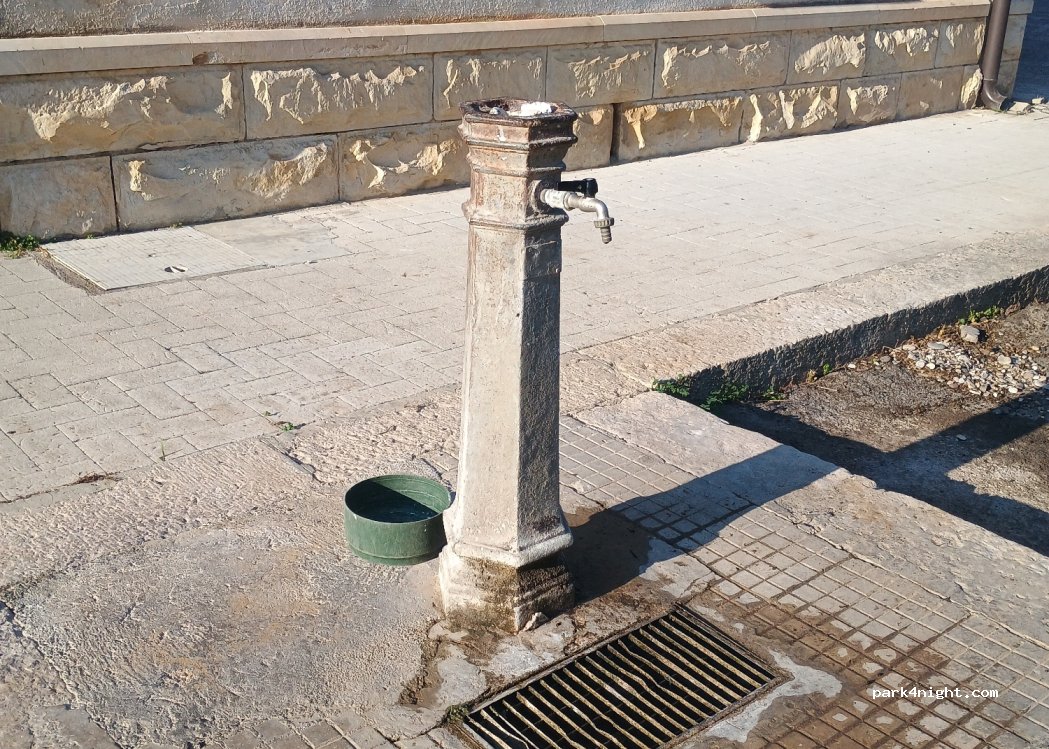 (95041) Caltagirone - 27 Piazza della Pineta — foto