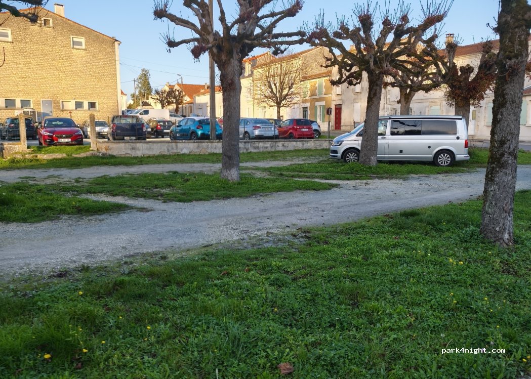 (17160) Matha - 2 Rue du 19 Mars — foto
