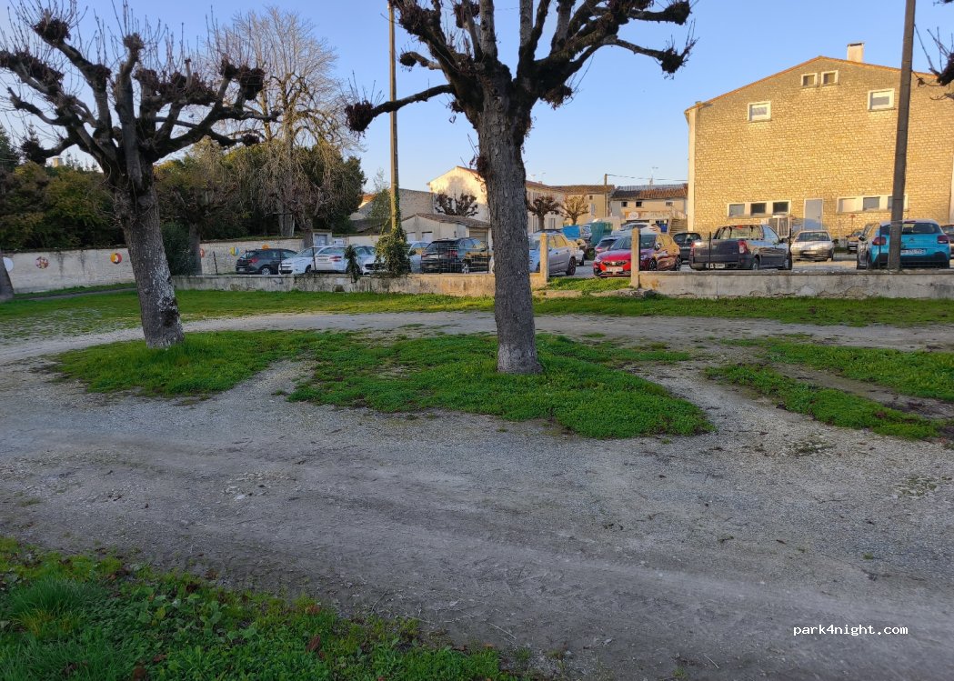 (17160) Matha - 2 Rue du 19 Mars — foto 2