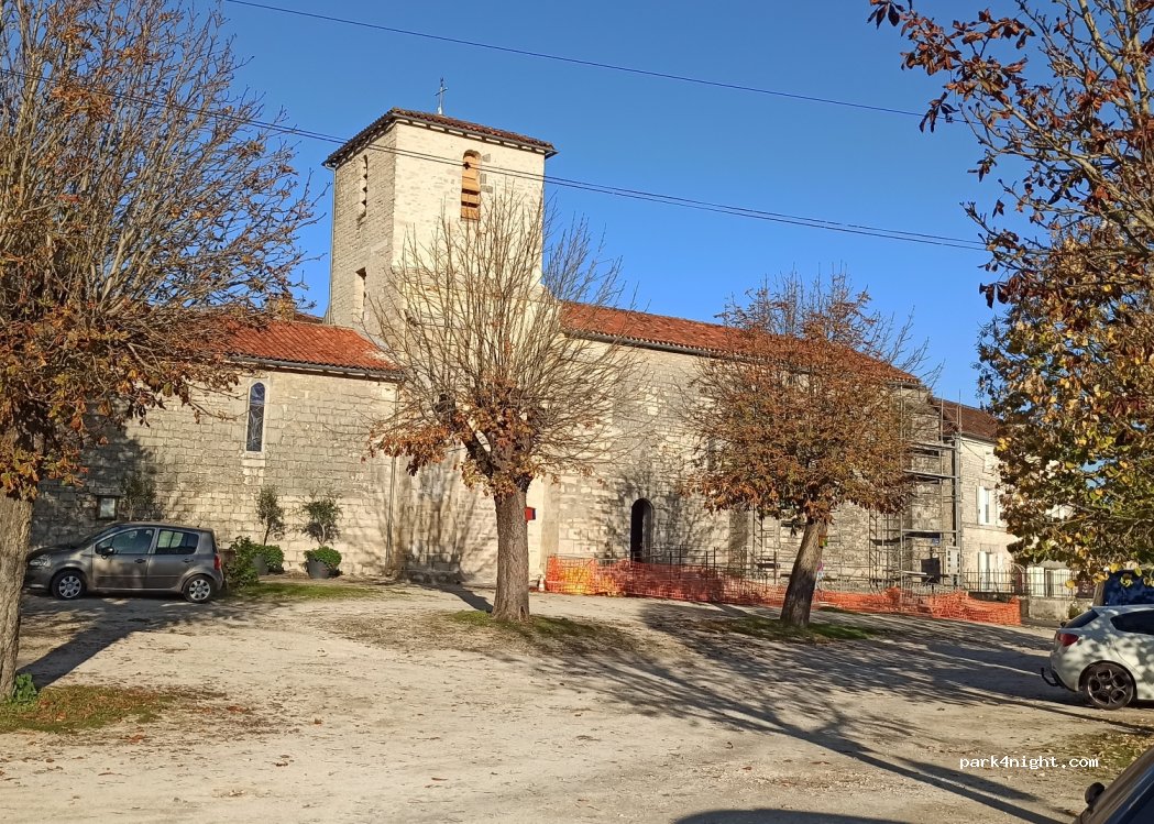 (16230) Luxé - 1 Place de l'Eglise — foto 2