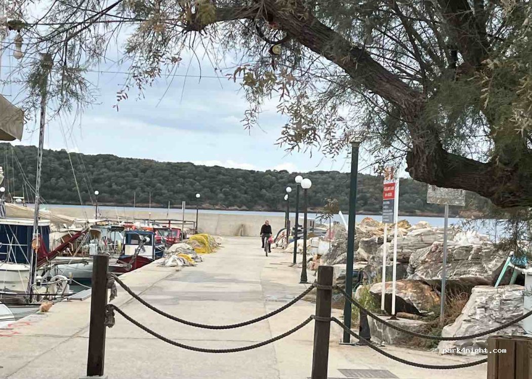 (370 13) Milina - EO Milina-Trikeri — foto